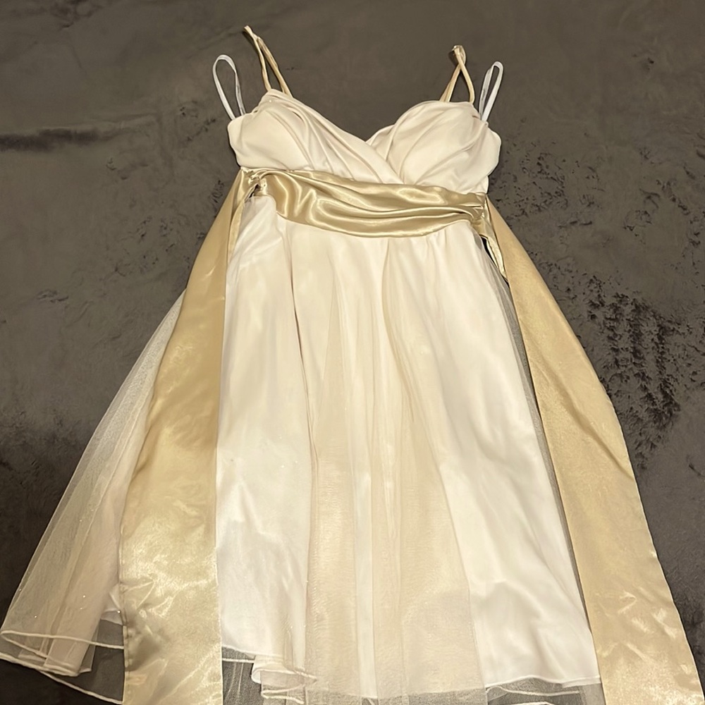 Cream Speechless dress with spaghetti straps, flared and with golden ribbons